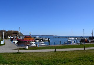 &copy; Hiddenseer Hafen- und Kurbetrieb