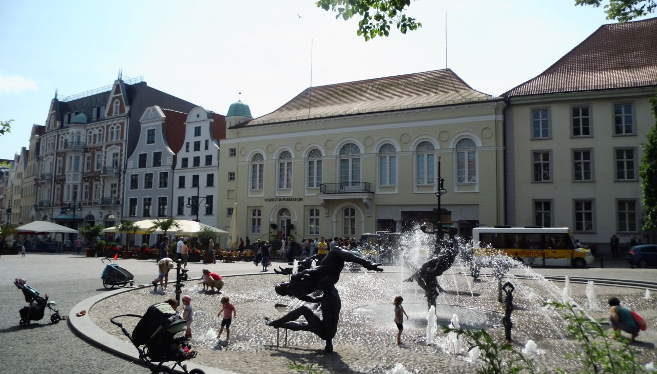 Here we go at the beautiful fountain of joie de vivre, © © SF