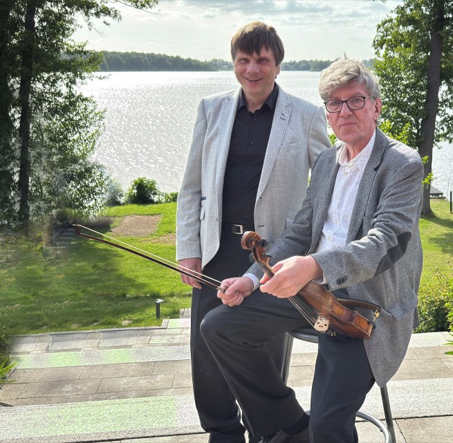 Thorsten Rosenbusch and Dr. Eckart Möbius (from left to right) // © Norbert Becker Thorsten Rosenbusch and Dr. Eckart Möbius (from left to right) // © Norbert Becker