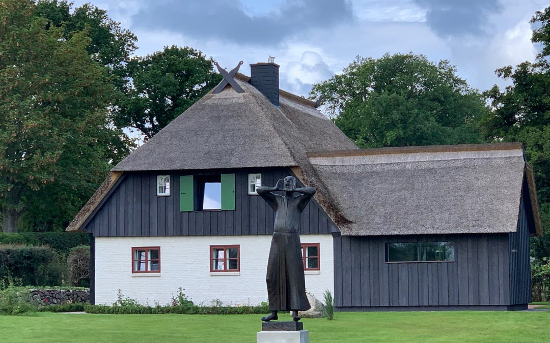 Gerhard Marcks Huis 2019 met bronzen sculptuur "The Caller", afgietsel van de sculptuur door Gerhard Marcks, © Torsten Frühauf