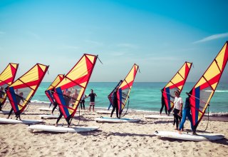 Kurs windsurfingu Morze Bałtyckie LOOP IN grupa początkująca // &copy; Plamen Solzer