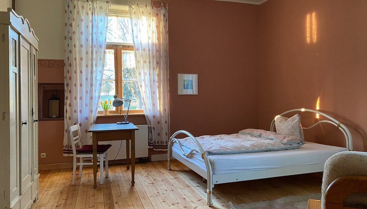 Cozy hostel room in Woserin manor house, © Gutshaus Woserin / Sabine Puschmann
