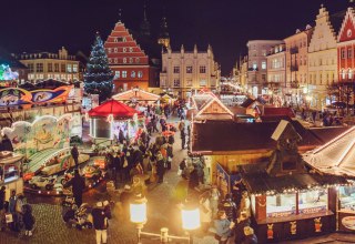 Greifswald Christmas Market on the Historic Market Square. // © Wally Pruß Greifswald Christmas Market on the Historic Market Square. // © Wally Pruß