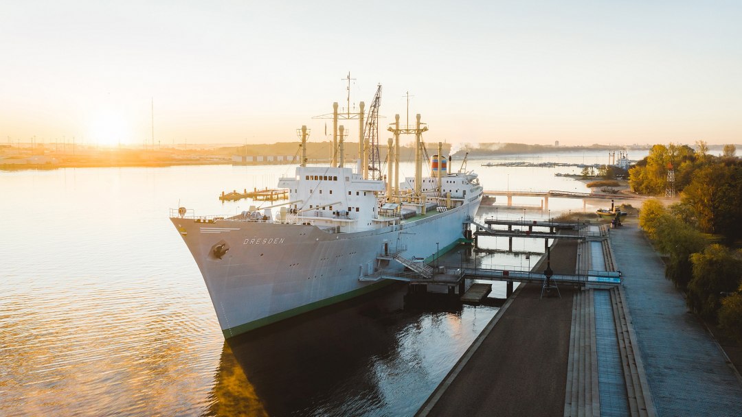 Uitzicht op het traditionele schip waarin het Maritiem Museum is gehuisvest, © Eric Groß
