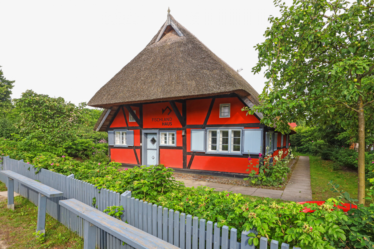 Biblioteka Fischlandhaus Kurort bałtycki Wustrow, &copy; TMV/Gohlke