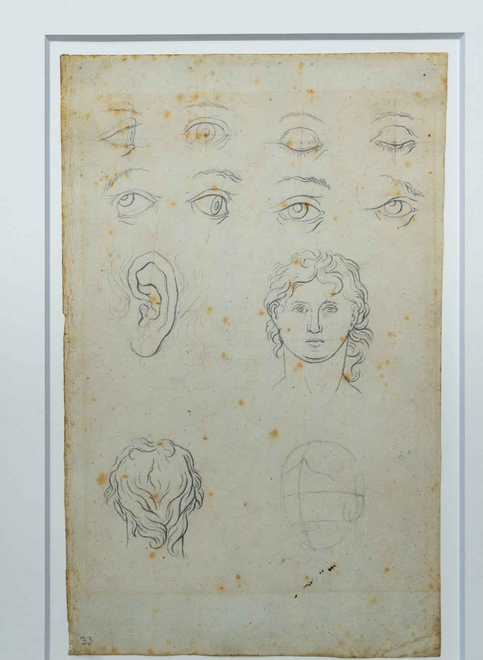 Jeugdtekeningen van Caspar David Friedrichs - gedetailleerde tekeningen van ogen, oren en hoofdvorm. // Enkele van Caspar David Friedrichs jeugdige tekeningen worden bewaard in het Pommers Staatsmuseum. // © MV-T/Tiemann Jeugdtekeningen van Caspar David Friedrichs - gedetailleerde tekeningen van ogen, oren en hoofdvorm.