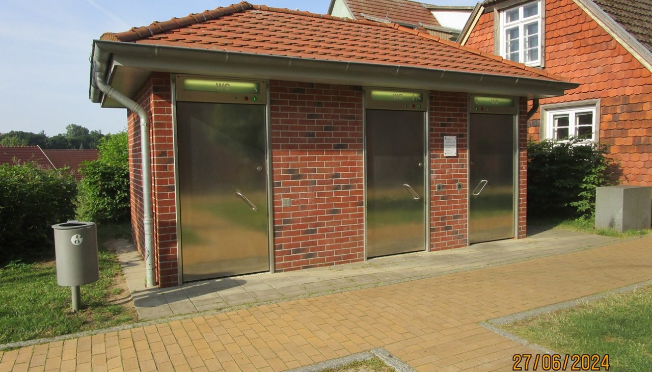 Publiczne WC Kirchplatz, © Jonas Kurverwaltung