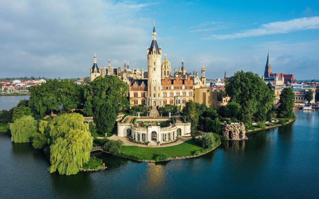Uitzicht op kasteel Schwerin // &copy; MV-T/G&auml;nsicke
