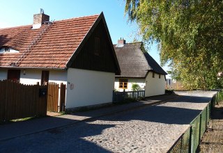 Außenansicht mit Eingangstor // © F. Lembke Außenansicht mit Eingangstor // © F. Lembke