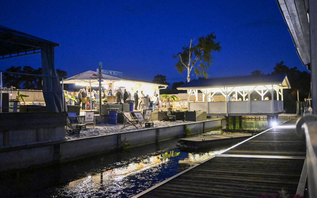 Piratenbar in het havenresort Müritz, © Heike Meyer
