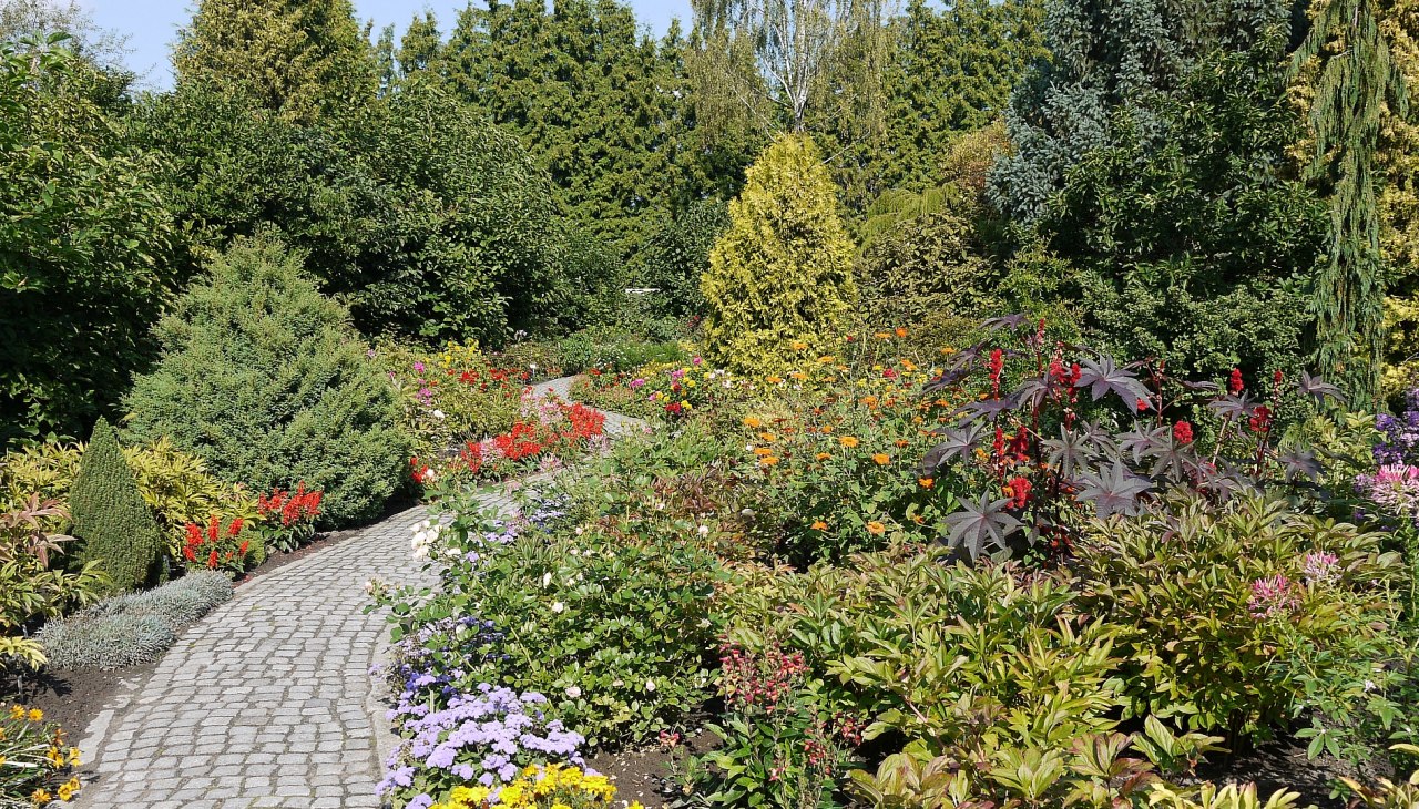 Paden leiden door de hele tuin, © TMV/Fischer