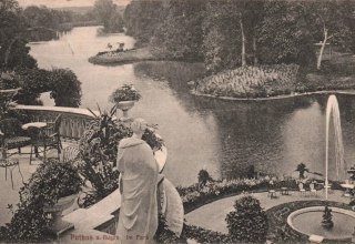 Uitzicht vanaf het kasteelterras over de zwanenvijver, © Archiv Hannes Rother