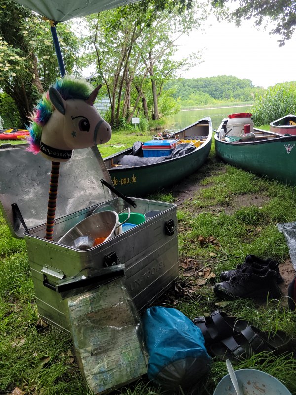 Jednorożec to zawsze szczęśliwy amulet na spływie kajakowym. // &copy; KompassKiki