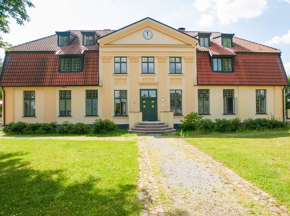 The manor house in frontal view, © Frank Burger