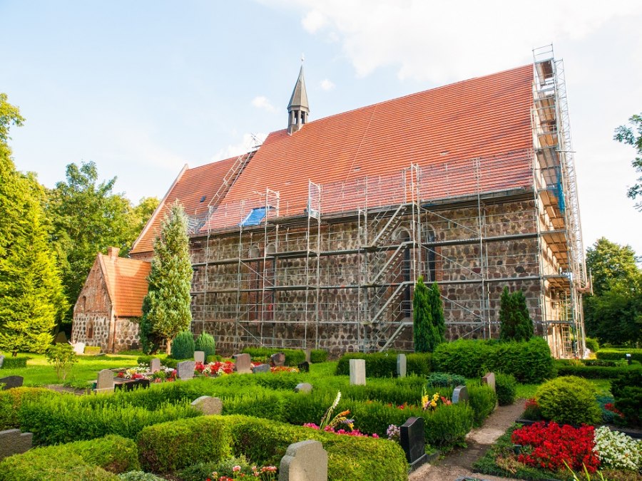 Rusztowanie kościoła wiejskiego w Cammin - lato 2014 r., © Frank Burger