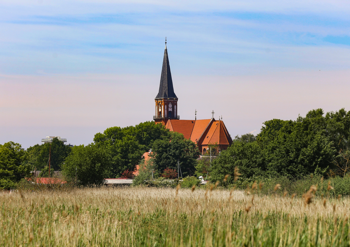 Kerk kustplaats aan de Oostzee // &copy; TMV/Gohlke