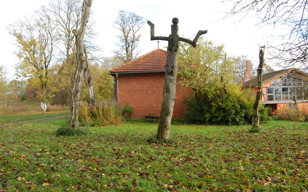 Rijk aan ritme: sculpturale kunst op het terrein van de oude watermolen van Müggenwalde, © Rhythmusreich / Thomas Reich