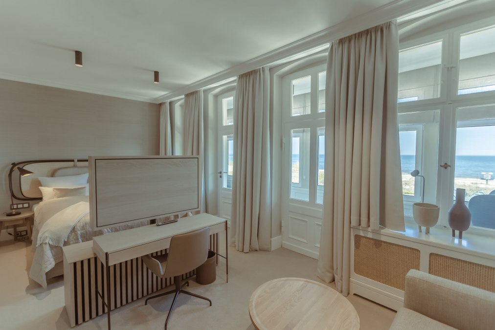 Apartament typu junior suite Loggia z widokiem na morze, © Strandhotel Ostende