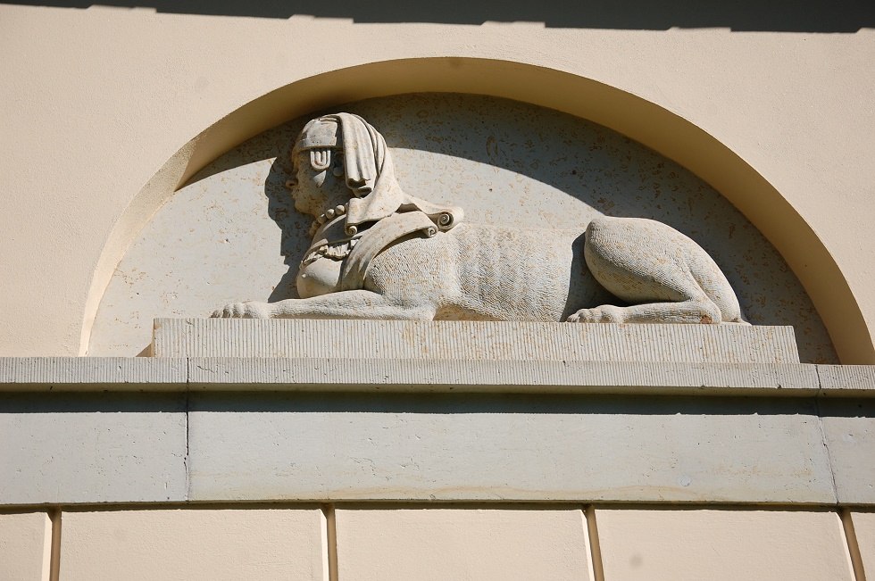 Sphinx figure in gable // © Gabriele Skorupski Sphinx figure in gable // © Gabriele Skorupski