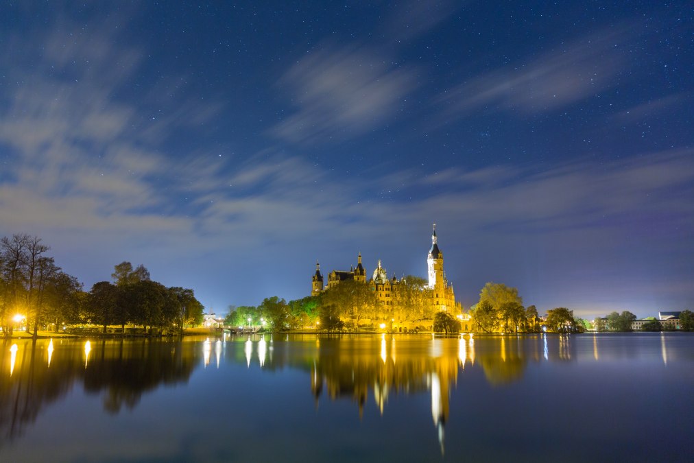 Schwerin_schloss_bei_nacht_beleuchtet_co_olbor, © Oliver Borchert