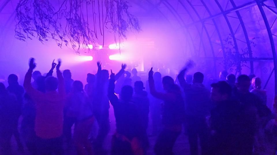 TMV/20251101_SzomerbioscoopWustrow_Party-foto, © Sommerkino Wustrow