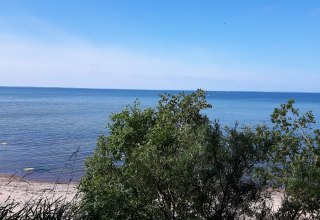 Collect stones and shells while enjoying a great view of the island of Rügen // © tvv-michaelis Collect stones and shells while enjoying a great view of the island of Rügen // © tvv-michaelis