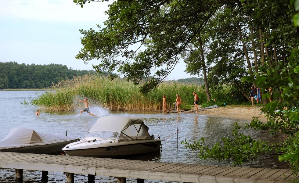 Pływaj, relaksuj się, wypożycz kajaki na wycieczkę wiosłową... To miejsce ma wiele do zaoferowania! // &copy; Haveltourist