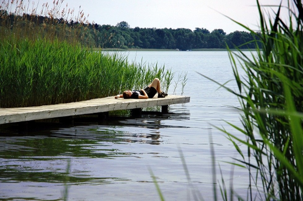 Kąpielisko i wypożyczalnia łodzi są częścią obiektu. // &copy; Haveltourist