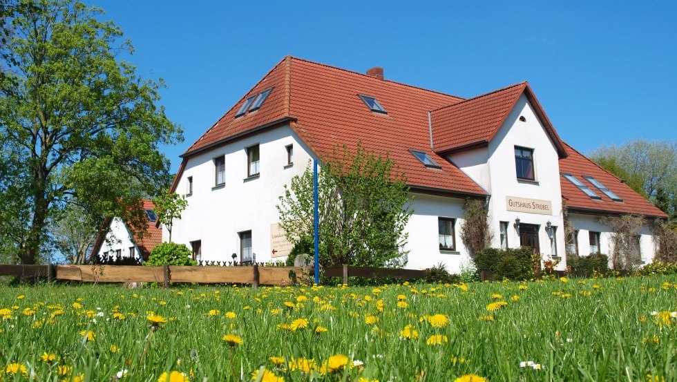 Welkom bij Gutshaus Strobel - beleef een vakantie op het platteland en geniet van wellness // © Gutshaus Strobel Welkom bij Gutshaus Strobel - beleef een vakantie op het platteland en geniet van wellness // © Gutshaus Strobel