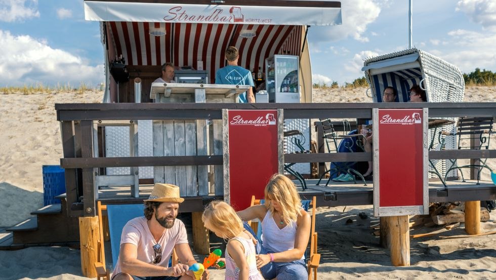The beach bar Müritz-West // © Markus Tiemann The beach bar Müritz-West // © Markus Tiemann