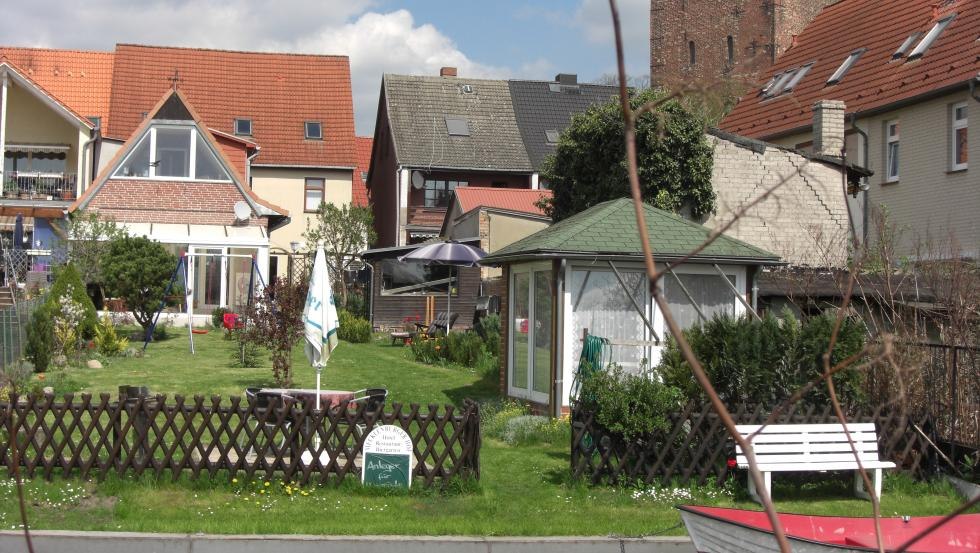 Tuin van het Mecklenburger Hof Parchim met directe ligging aan de Elde arm // © Mecklenburger Hof Parchim Tuin van het Mecklenburger Hof Parchim met directe ligging aan de Elde arm // © Mecklenburger Hof Parchim