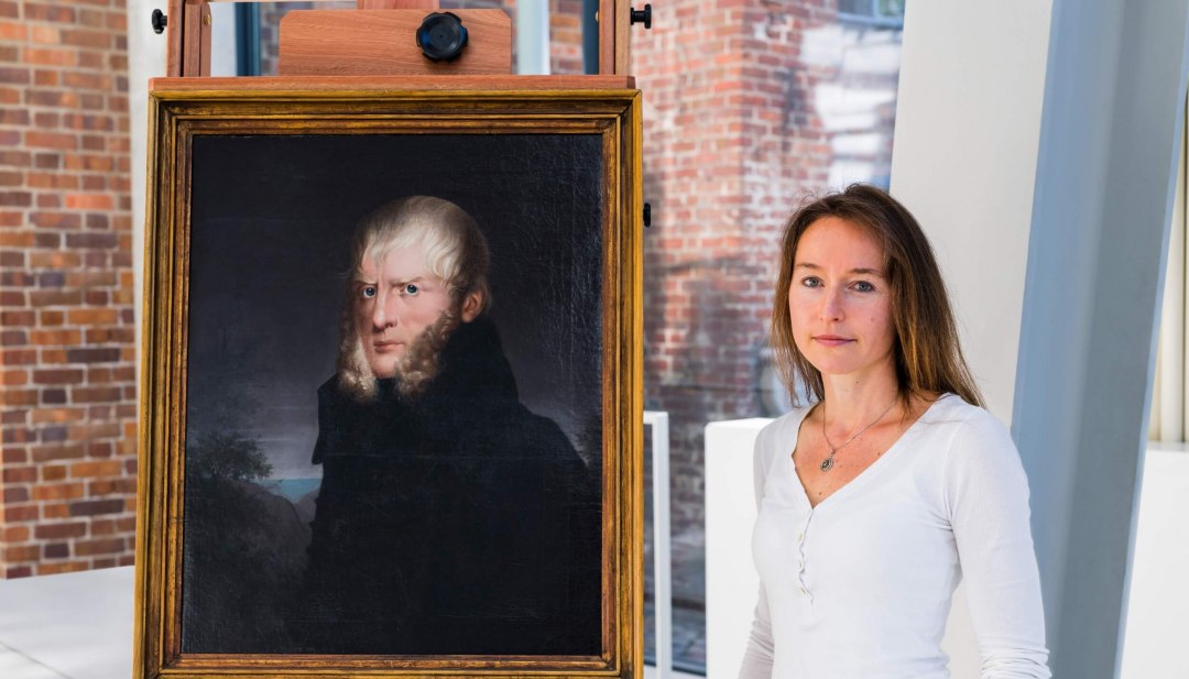 Katrin Staude in front of the portrait of Caspar David Friedrich // Katrin Staude has also painted and even exhibited. // © MV-T/Tiemann Katrin Staude in front of the portrait of Caspar David Friedrich