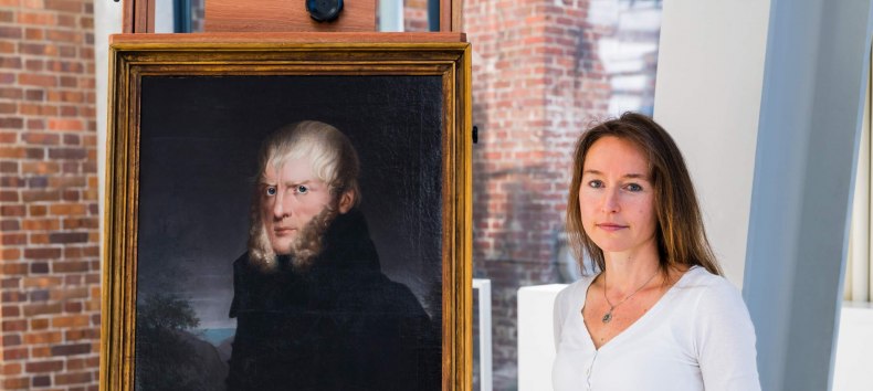 Katrin Staude voor het portret van Caspar David Friedrich