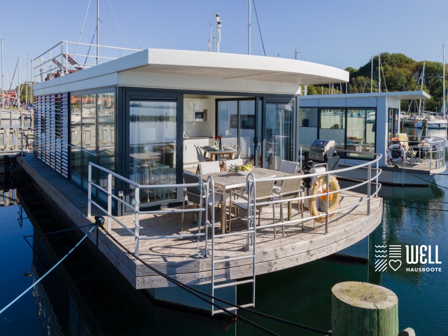 Woonboot met terras, © Lars Franzen