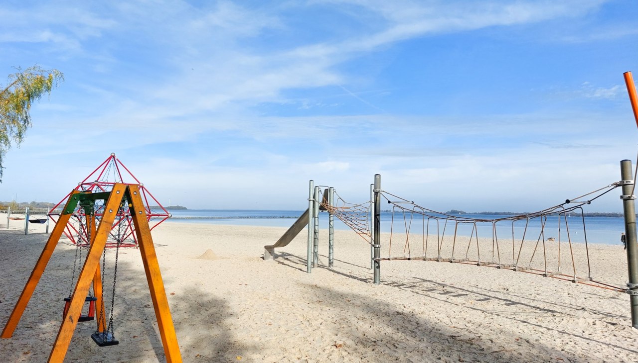 Children playground outdoor pool, &copy; Tourismuszentrale Stralsund