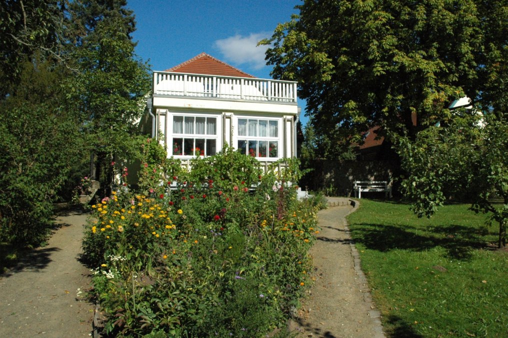 View from the garden to the residential house, © Kurverwaltung Feldberger Seenlandschaft