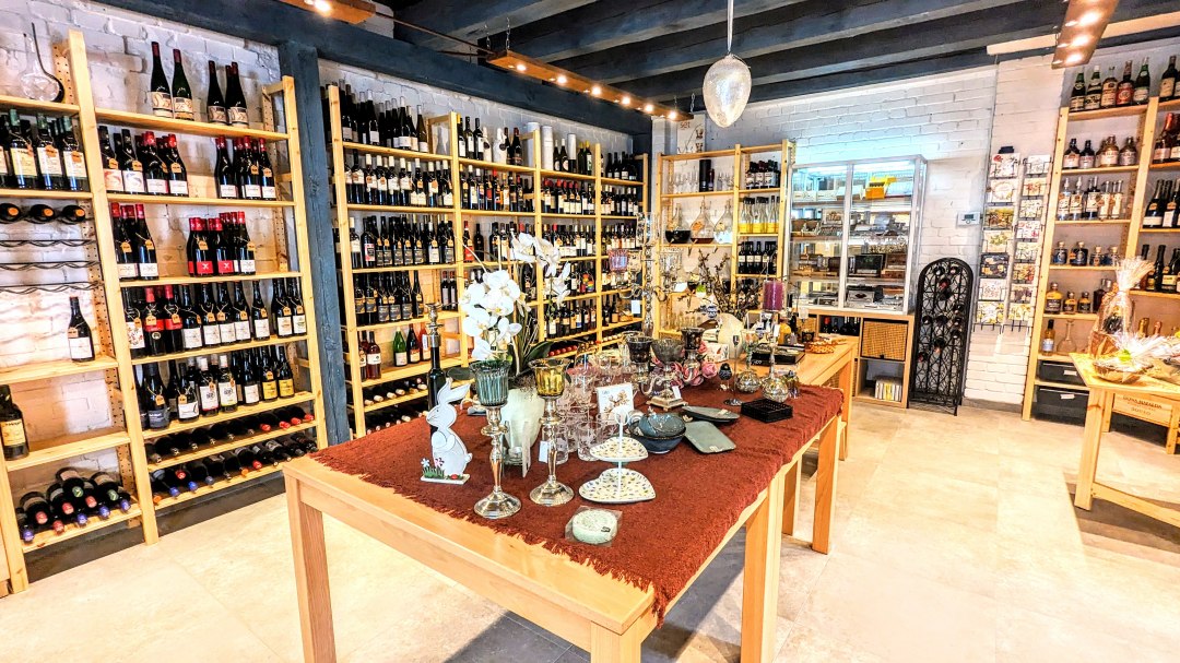 Assortiment binnen - Weinhaus im Hof, &copy; Leopold H&ouml;glinger