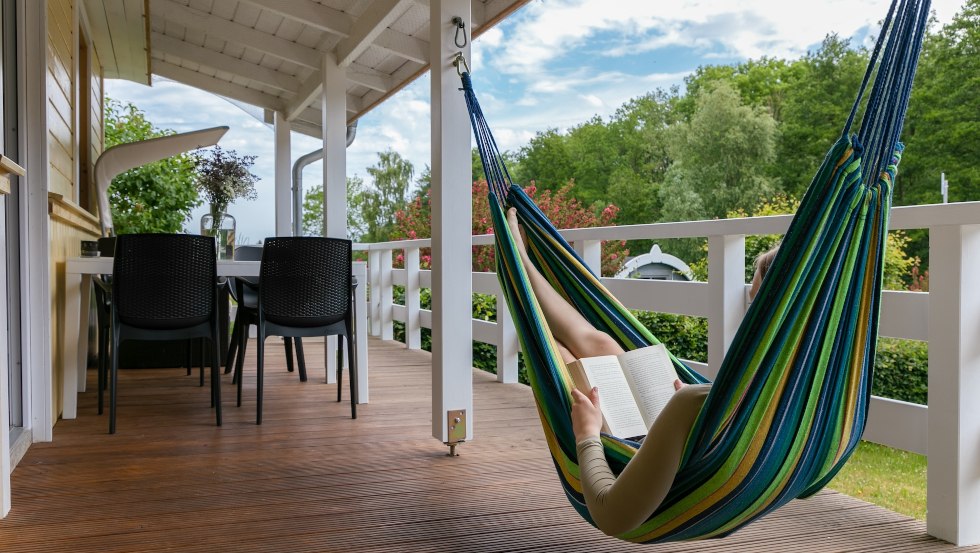 Bungalow terrace type 4 with hammock © Campingplatz Ostseequelle, © © Campingplatz Ostseequelle Bungalow terrace type 4 with hammock © Campingplatz Ostseequelle, © © Campingplatz Ostseequelle