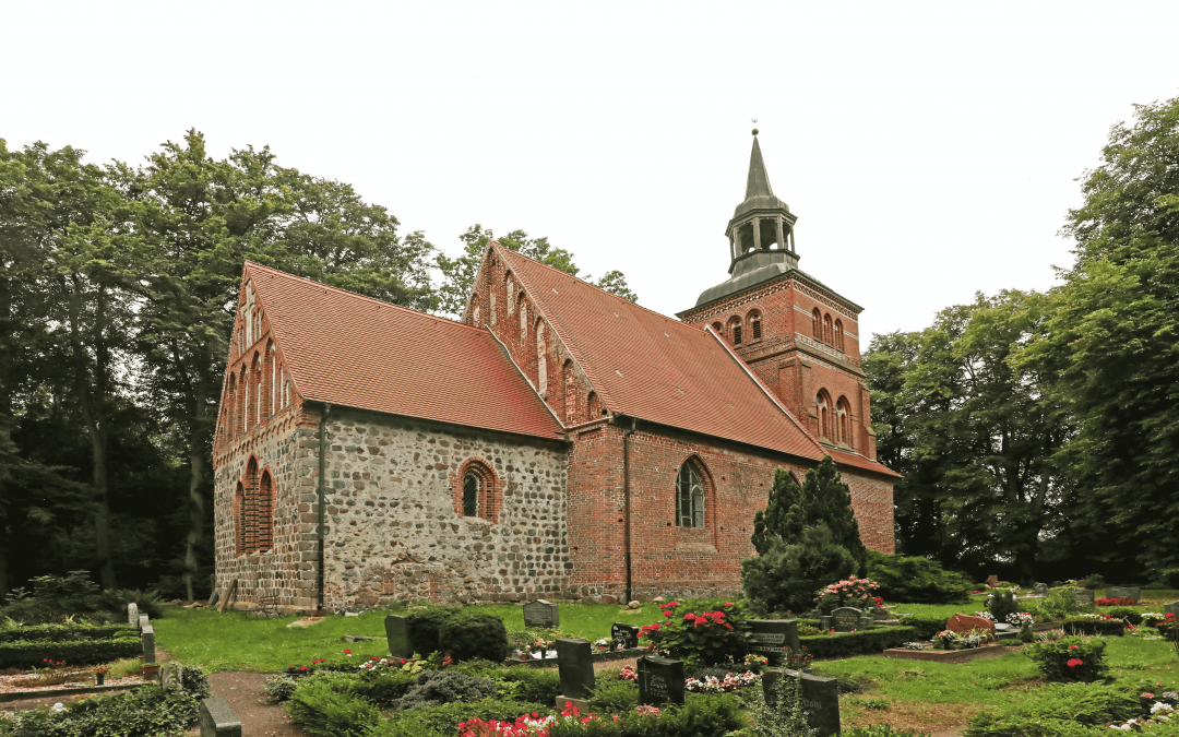 Zijaanzicht van de kerk en de begraafplaats, © TMV/Gohlke