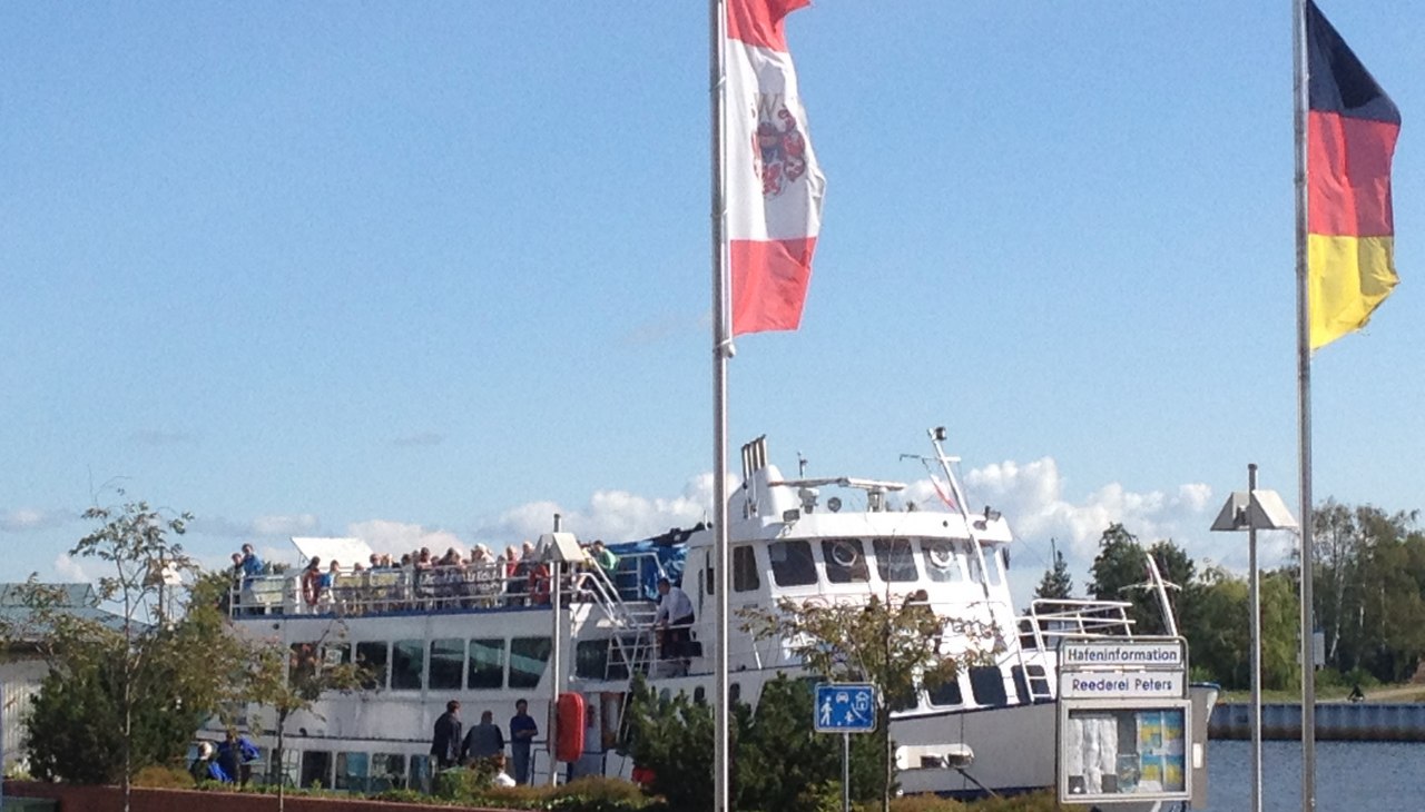 Statek pasażerski Jan van Cuyk w nadmorskim kurorcie Ueckermünde, © Kay Peters Statek pasażerski Jan van Cuyk w nadmorskim kurorcie Ueckermünde, © Kay Peters