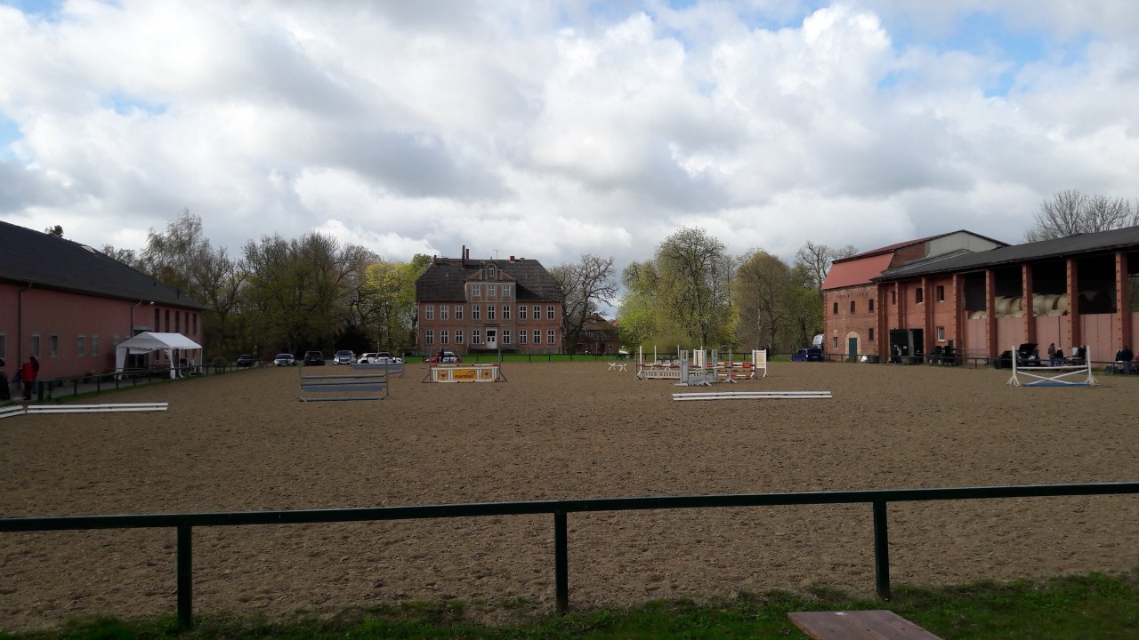 Riding facility around the manor house Reez // © Sphinx ET Riding facility around the manor house Reez // © Sphinx ET