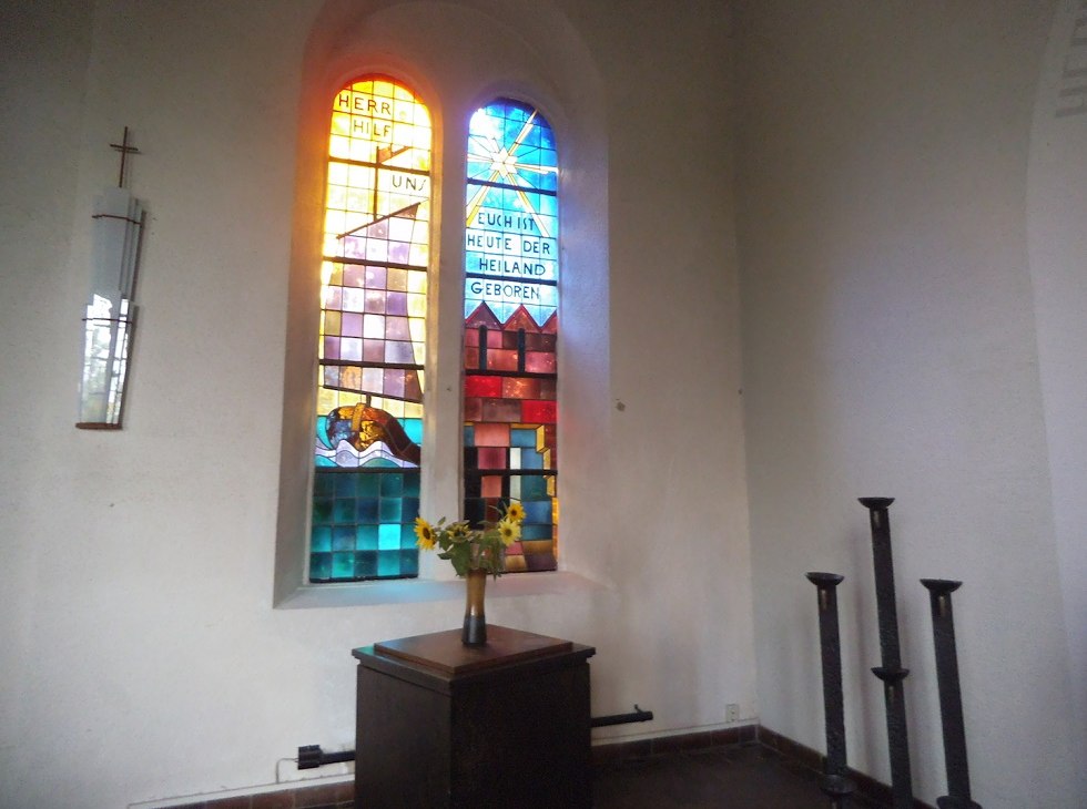 Stained glass window in the village church of G&ouml;hren, &copy; Tourismuszentrale R&uuml;gen