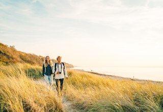 Hike along the cliffs of the Baltic seaside resort of Ahrenshoop // © TMV/Petermann Hike along the cliffs of the Baltic seaside resort of Ahrenshoop // © TMV/Petermann