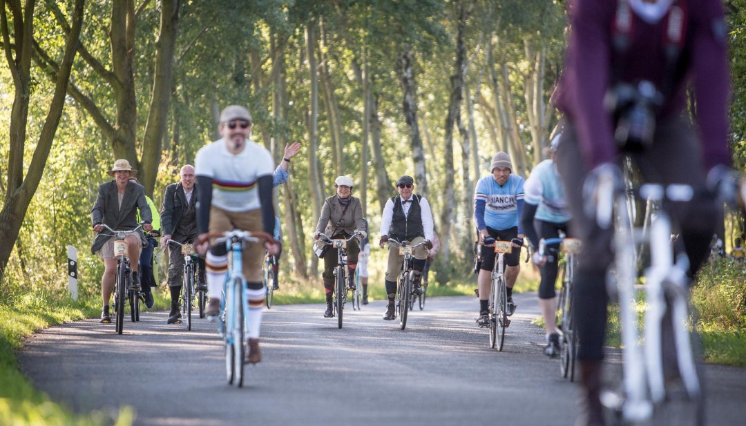 Liefhebbers van elegante kleding en fietsen komen aan hun trekken tijdens de &quot;Velo Classico&quot; fietstocht rond Ludwigslust. En je leert ook de charmante regio rond Ludwigslust kennen., © TMV/Krauss