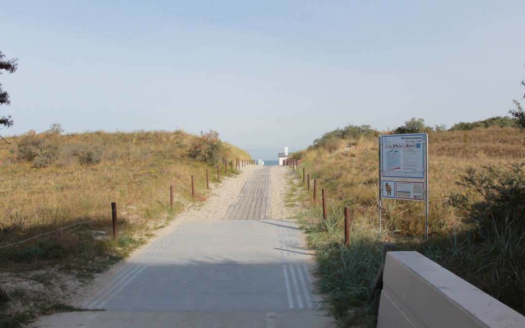 Drempelvrije toegang tot het strand 14 in Warnemünde, © TZRW