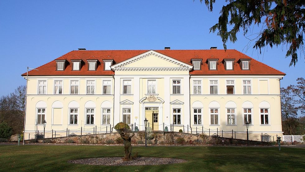Schorssow Merenburcht ligt in het hart van Mecklenburgische Schweiz // © Ulrich Krüger, Schwerin Plus Touristik Service GmbH Schorssow Merenburcht ligt in het hart van Mecklenburgische Schweiz // © Ulrich Krüger, Schwerin Plus Touristik Service GmbH
