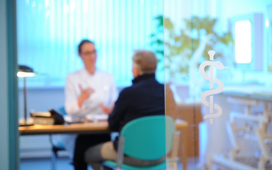 Treatment discussion between doctor and patient, © TMV/Duerst