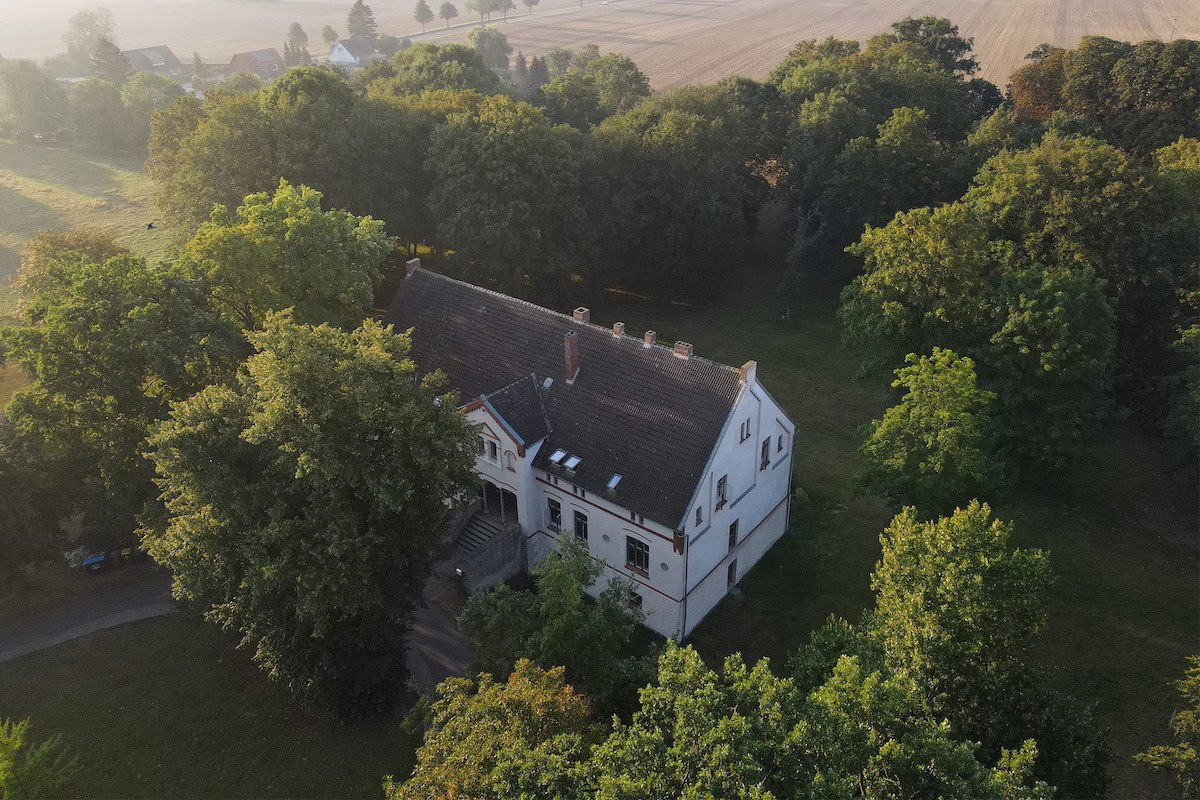 Het landhuis van Oben in het merengebied // © Krüger Het landhuis van Oben in het merengebied // © Krüger