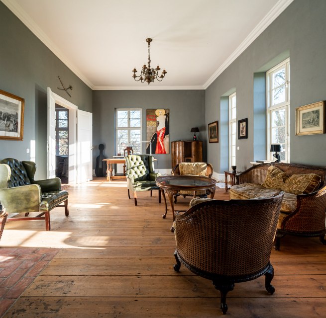 Buitenaanzicht van het landgoed Zahren // &copy; Alexander Rudolph