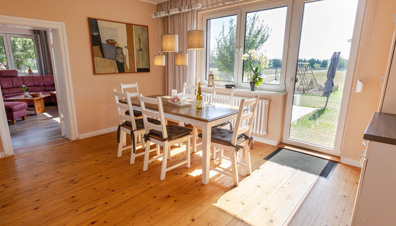 Apartment kitchen with a view of the garden, &copy; North in Motion